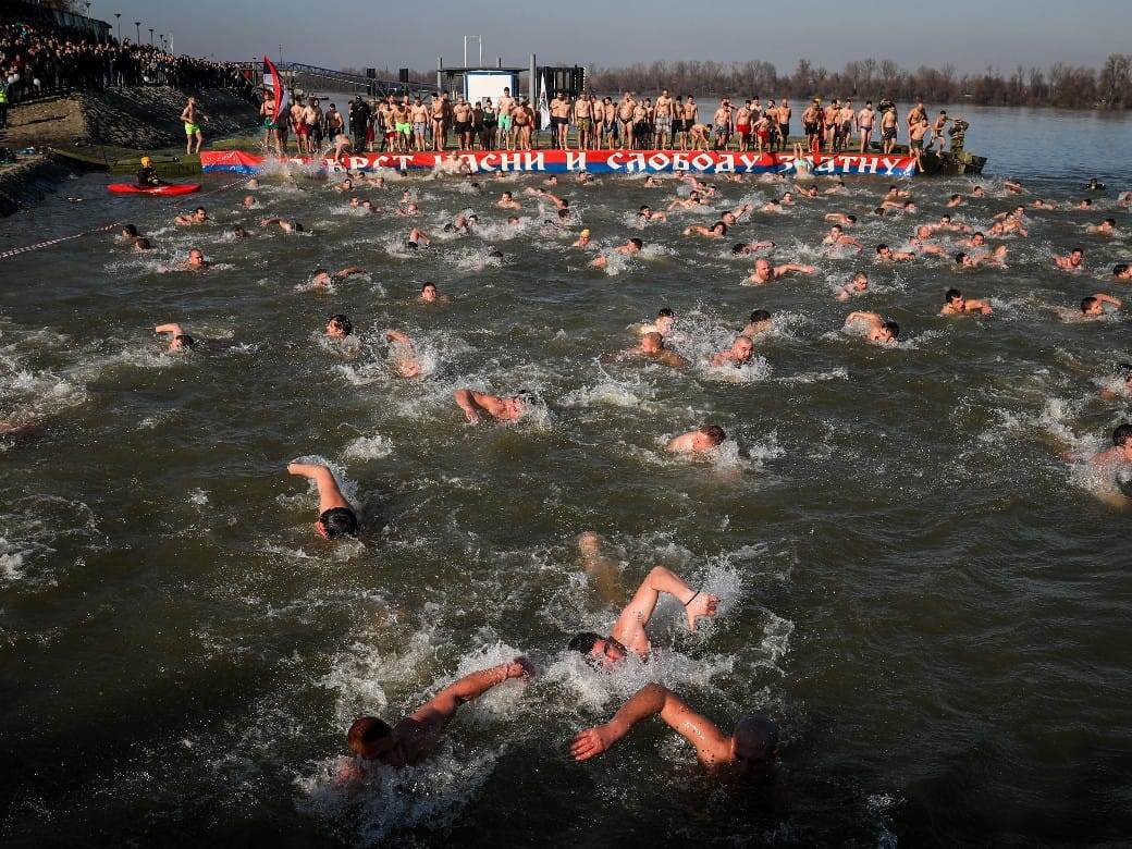 Plivanje za časni krst (10).jpeg