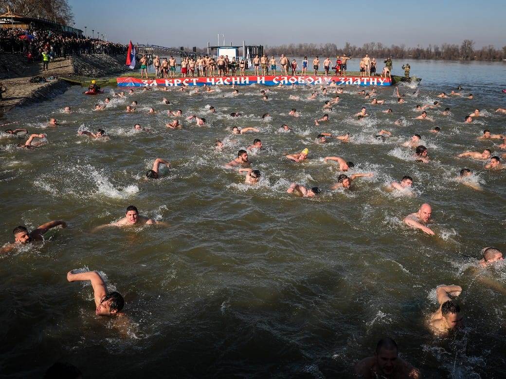 Plivanje za časni krst (11).jpeg