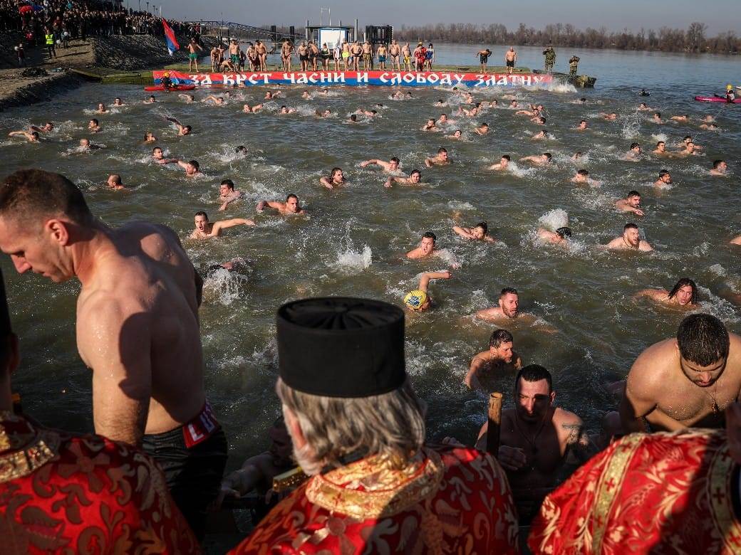 Plivanje za časni krst (12).jpeg