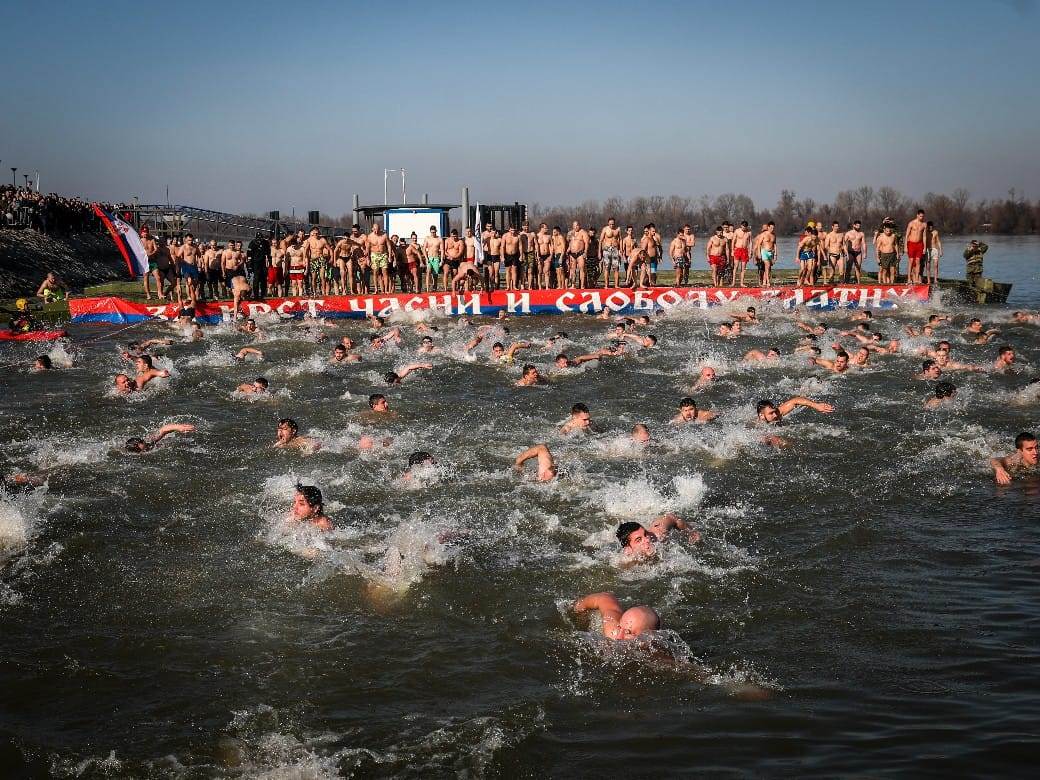 Plivanje za časni krst (13).jpeg