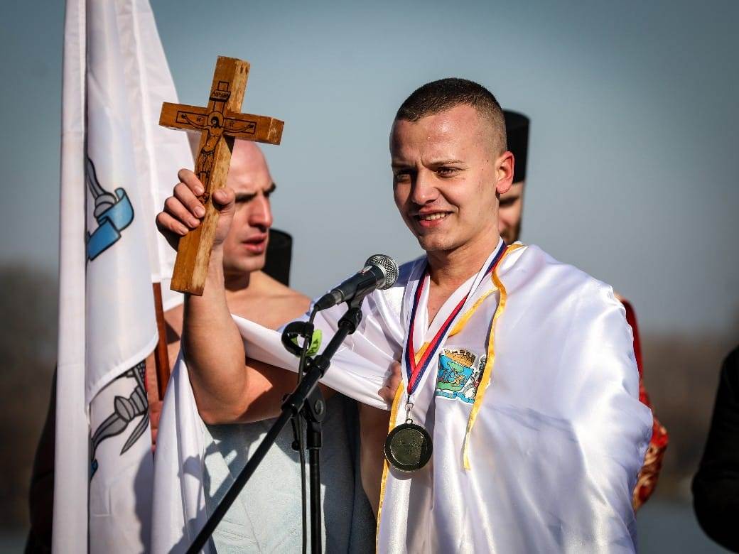 Plivanje za časni krst (14).jpeg