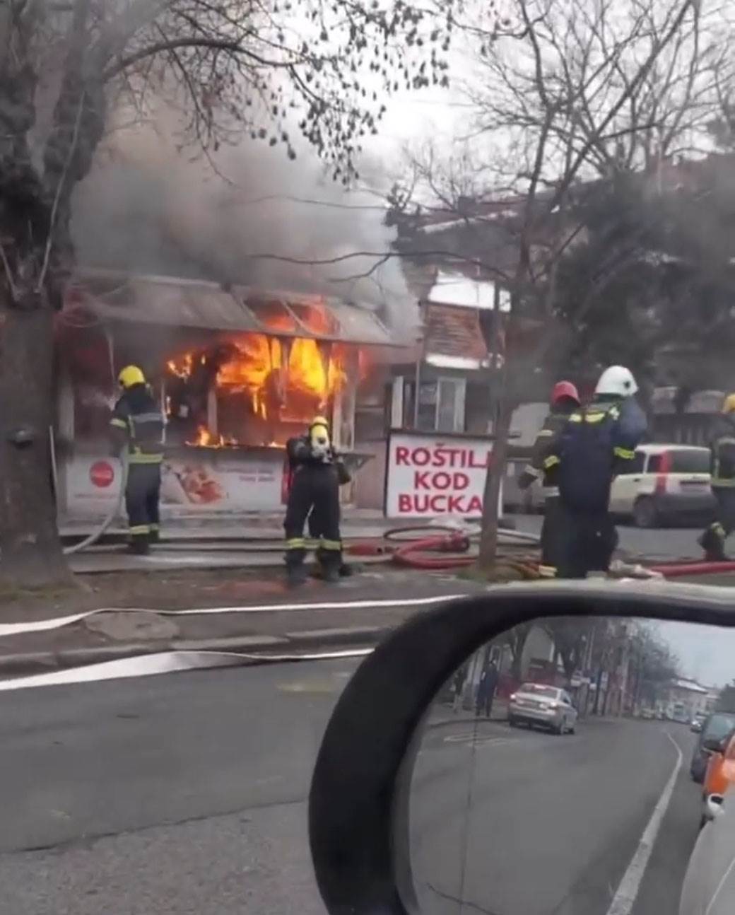 pozar zemun restoran brze hrane 3.jpg