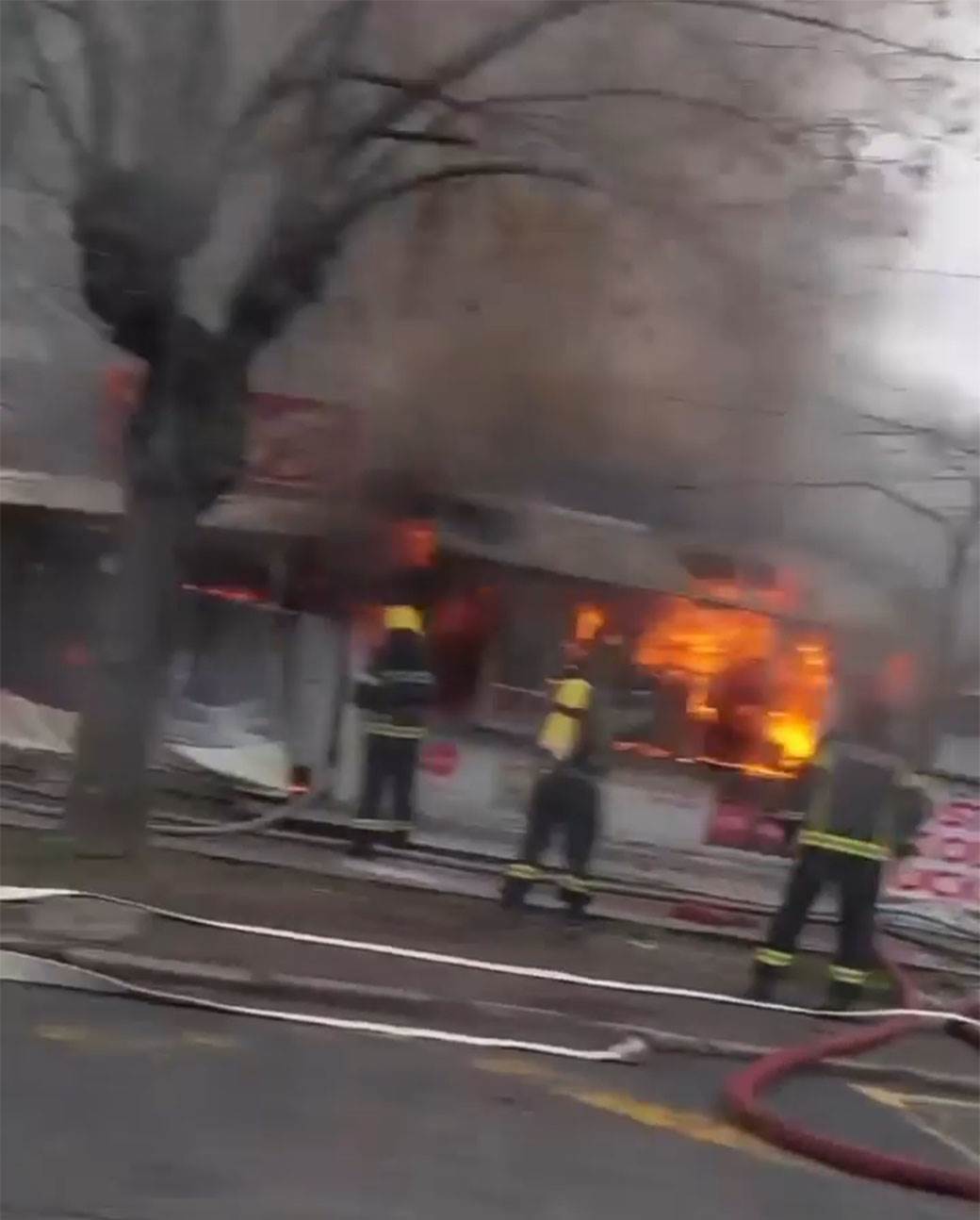 pozar zemun restoran brze hrane 4.jpg