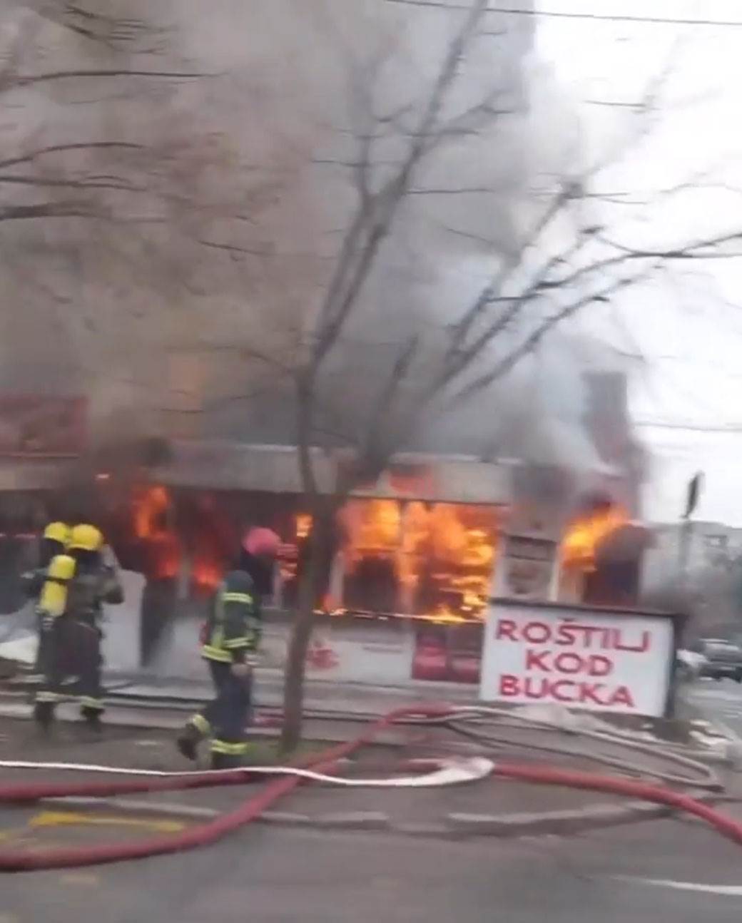 pozar zemun restoran brze hrane 5.jpg