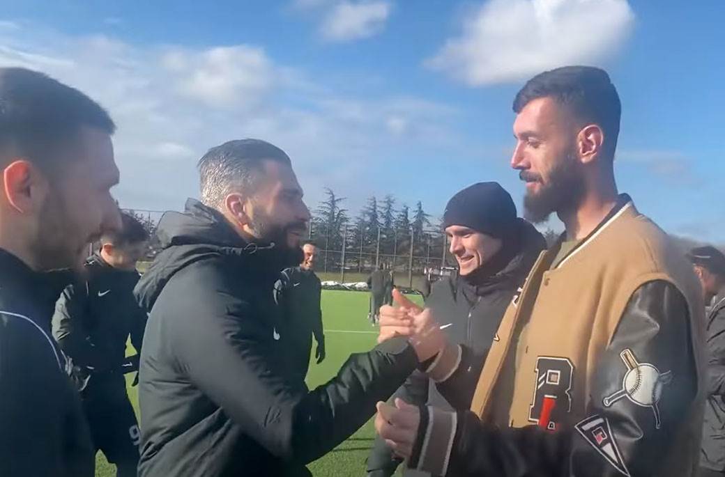 Aleksandar Scekic pozdrav Partizan 5.jpg