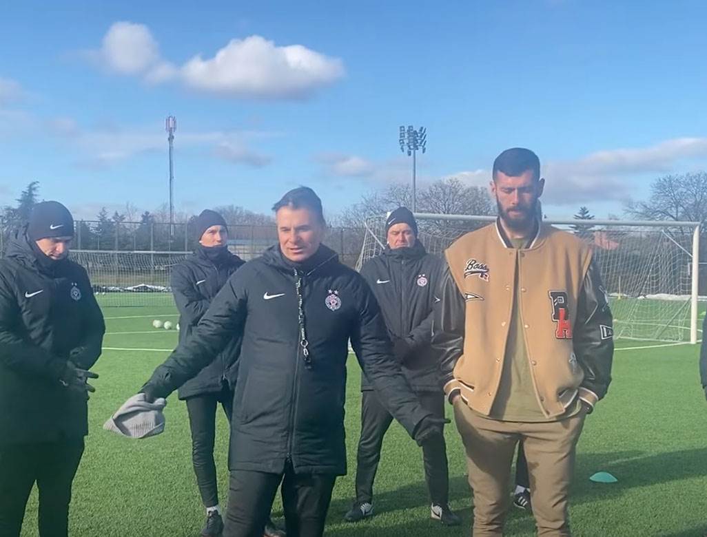 Aleksandar Scekic pozdrav Partizan 12.jpg