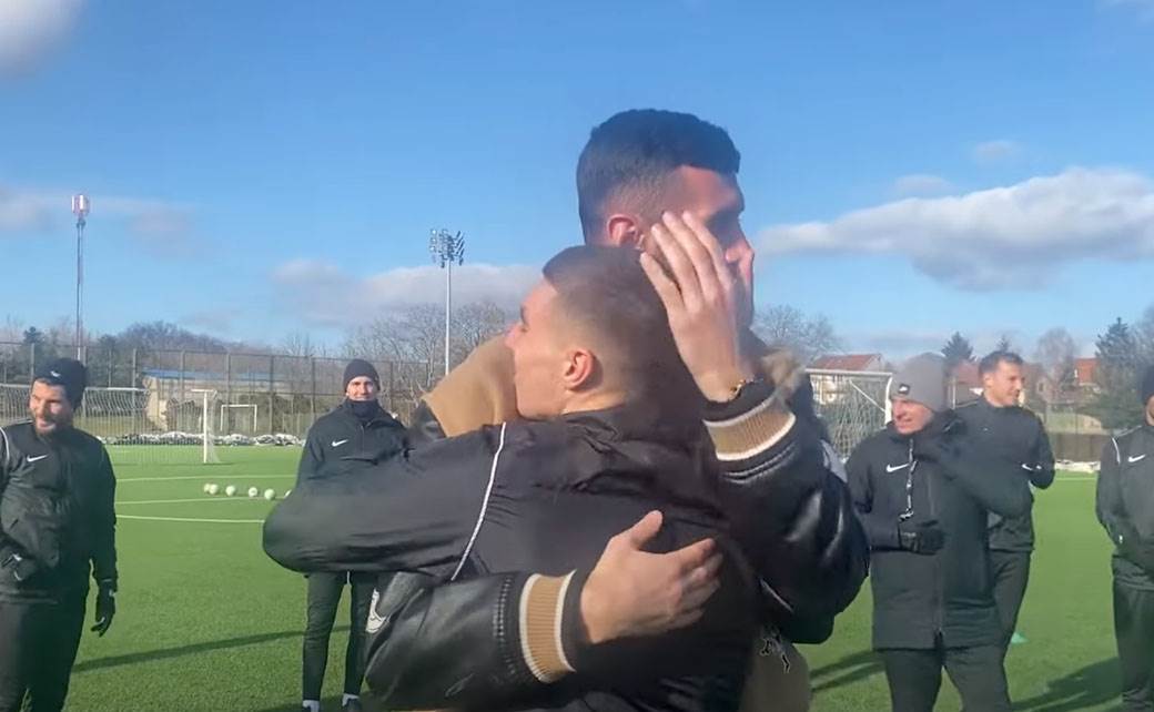 Aleksandar Scekic pozdrav Partizan 6.jpg