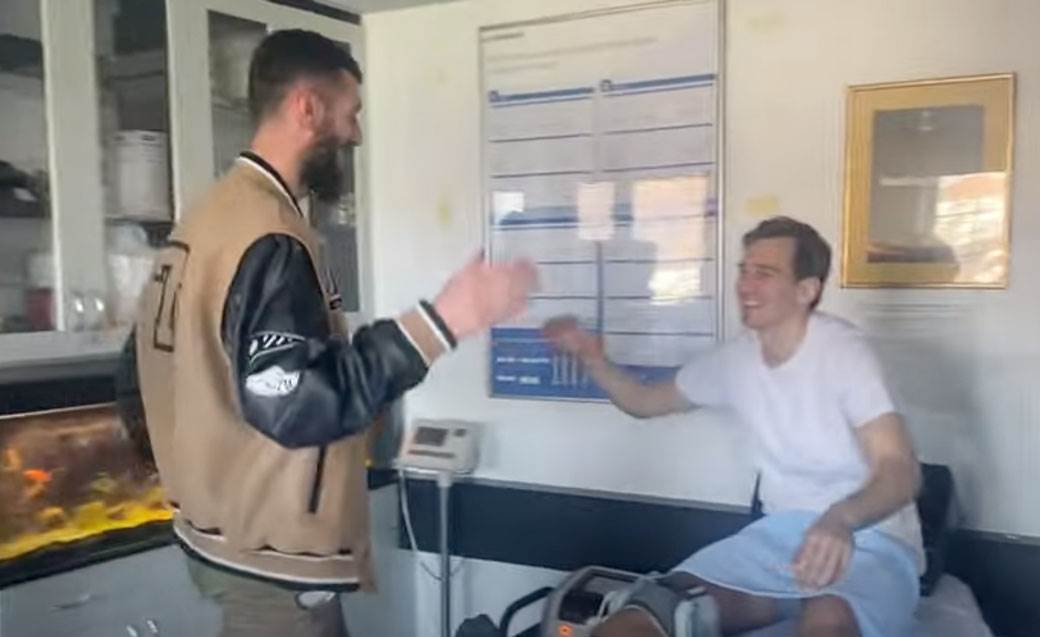 Aleksandar Scekic pozdrav Partizan 7.jpg