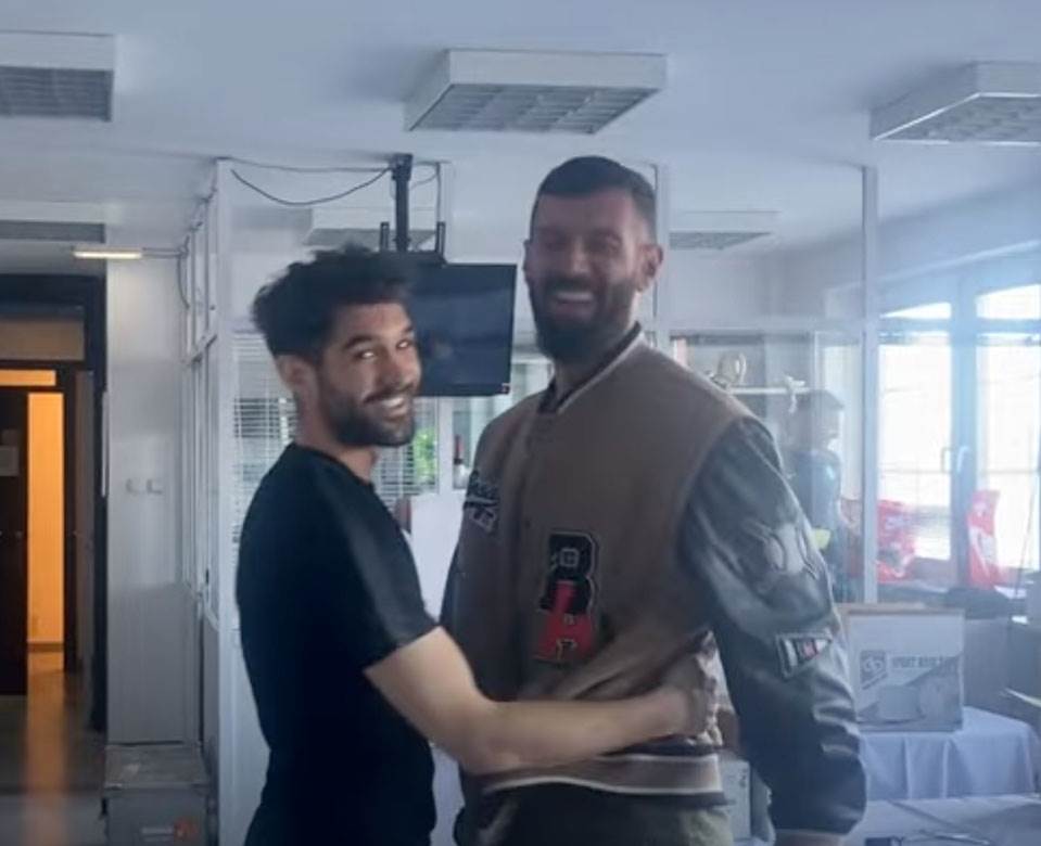 Aleksandar Scekic pozdrav Partizan 8.jpg