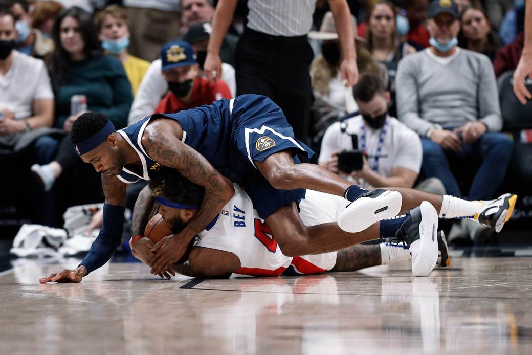 nba denver detroit 3.jpg