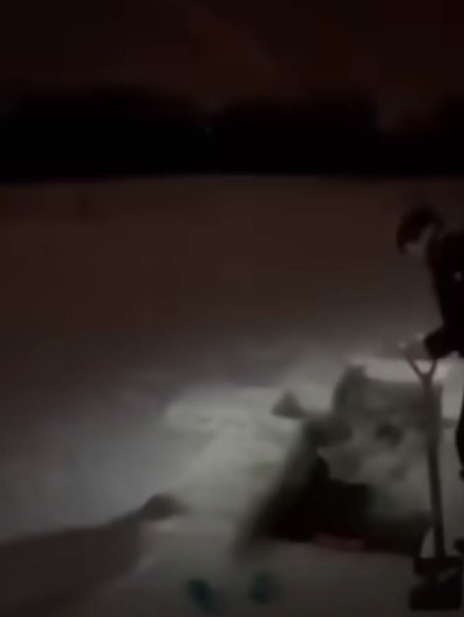 Ruskinja skače u ledenu vodu  (3).jpg