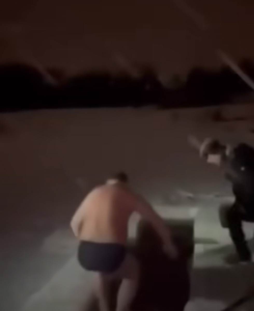 Ruskinja skače u ledenu vodu  (4).jpg