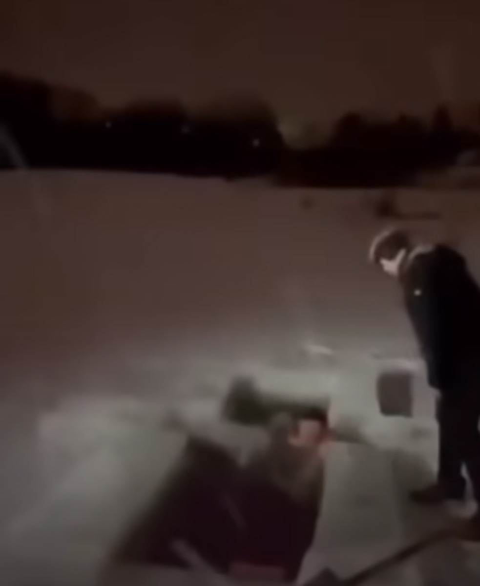 Ruskinja skače u ledenu vodu  (6).jpg