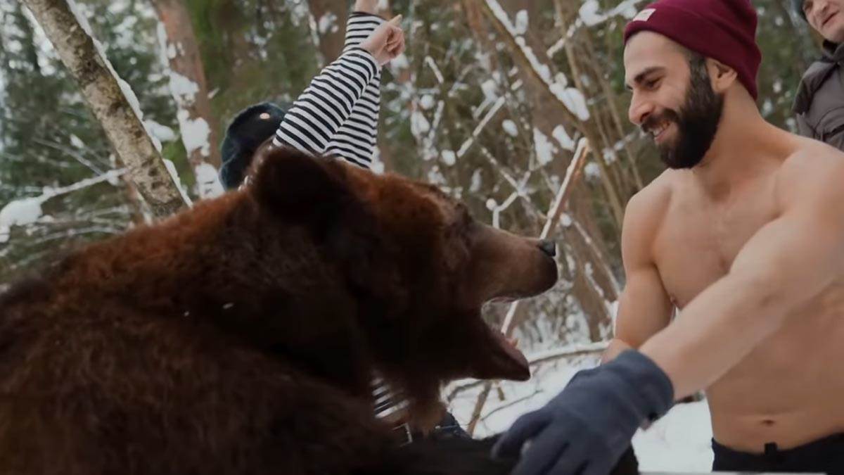 Obaranje ruku sa medvedom, Rusi (6).jpg