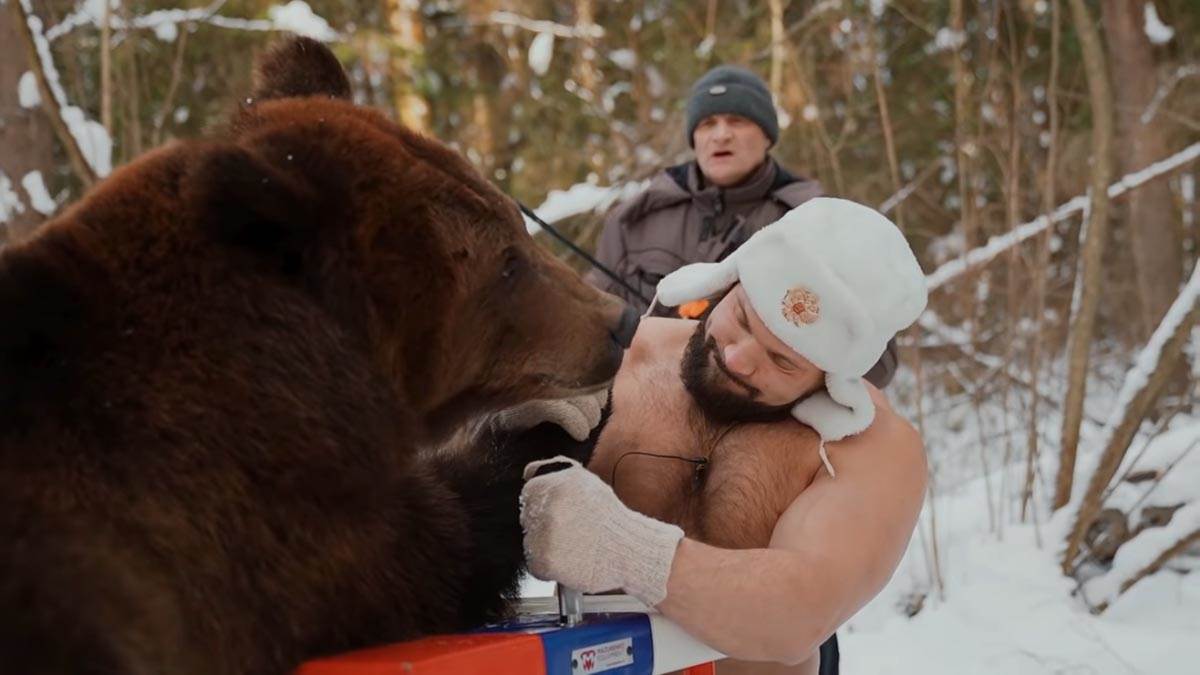 Obaranje ruku sa medvedom, Rusi (9).jpg