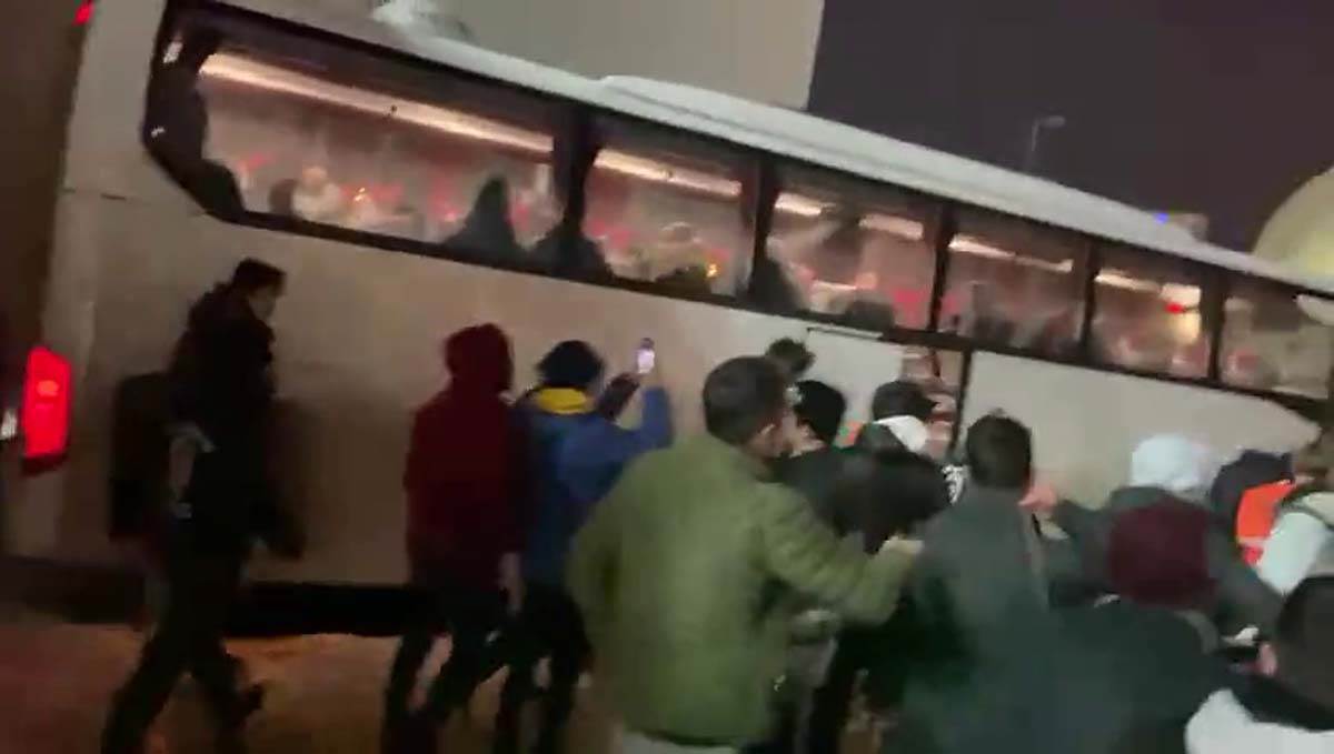 navijači pozdravili Željka Obradovića (7).jpg