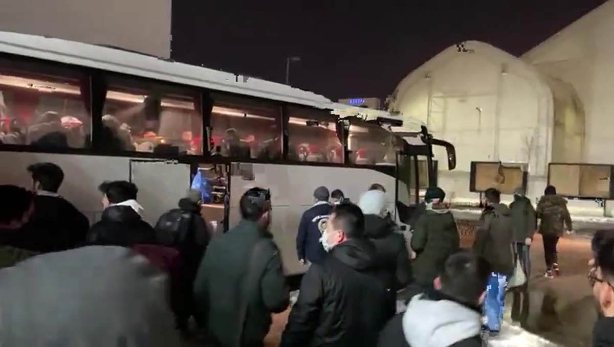 navijači pozdravili Željka Obradovića (9).jpg