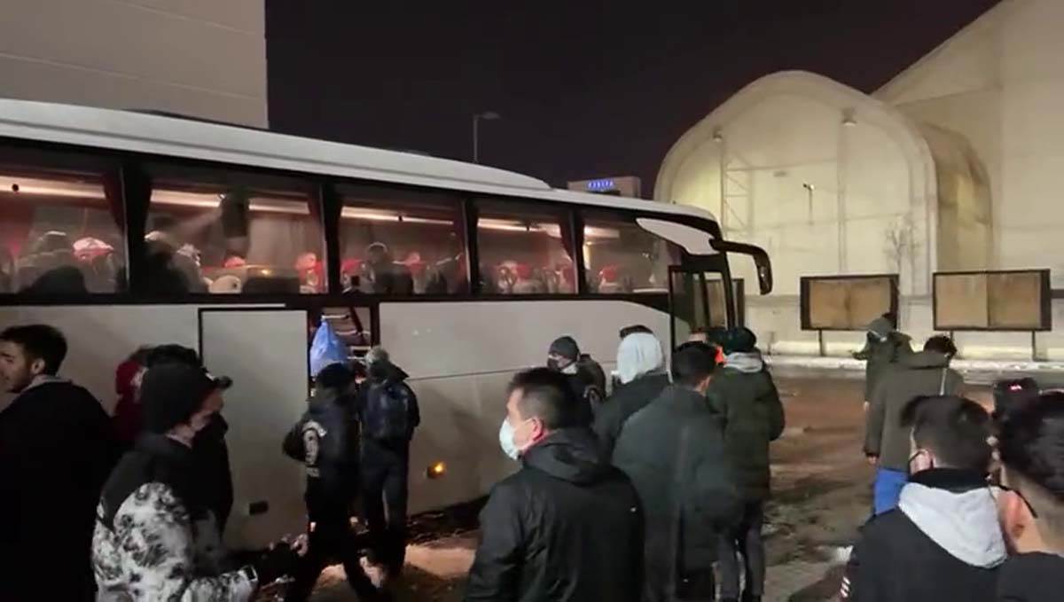 navijači pozdravili Željka Obradovića (10).jpg