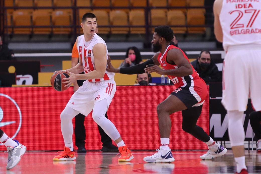 Crvena zvezda pobedila Olimpijakos u Atini
