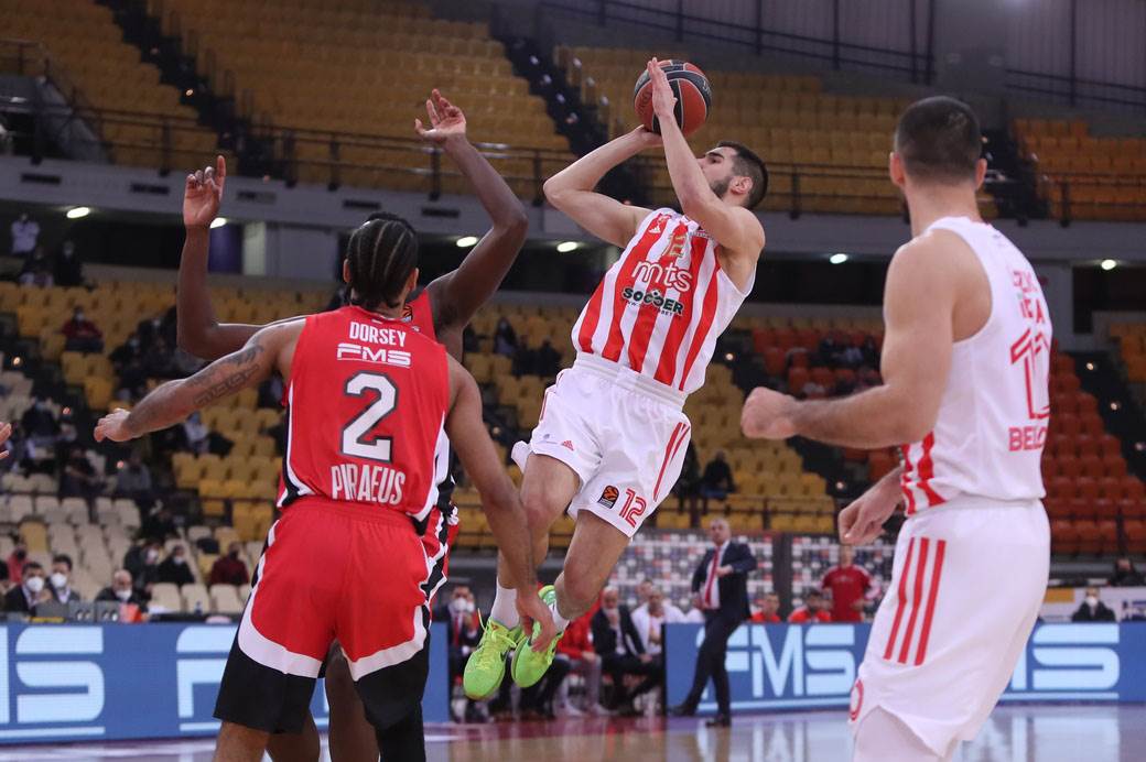 Crvena zvezda pobedila Olimpijakos u Atini