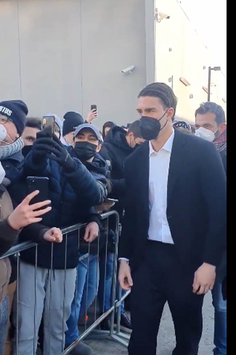 Dušan Vlahović stigao u Juventus (9).jpg