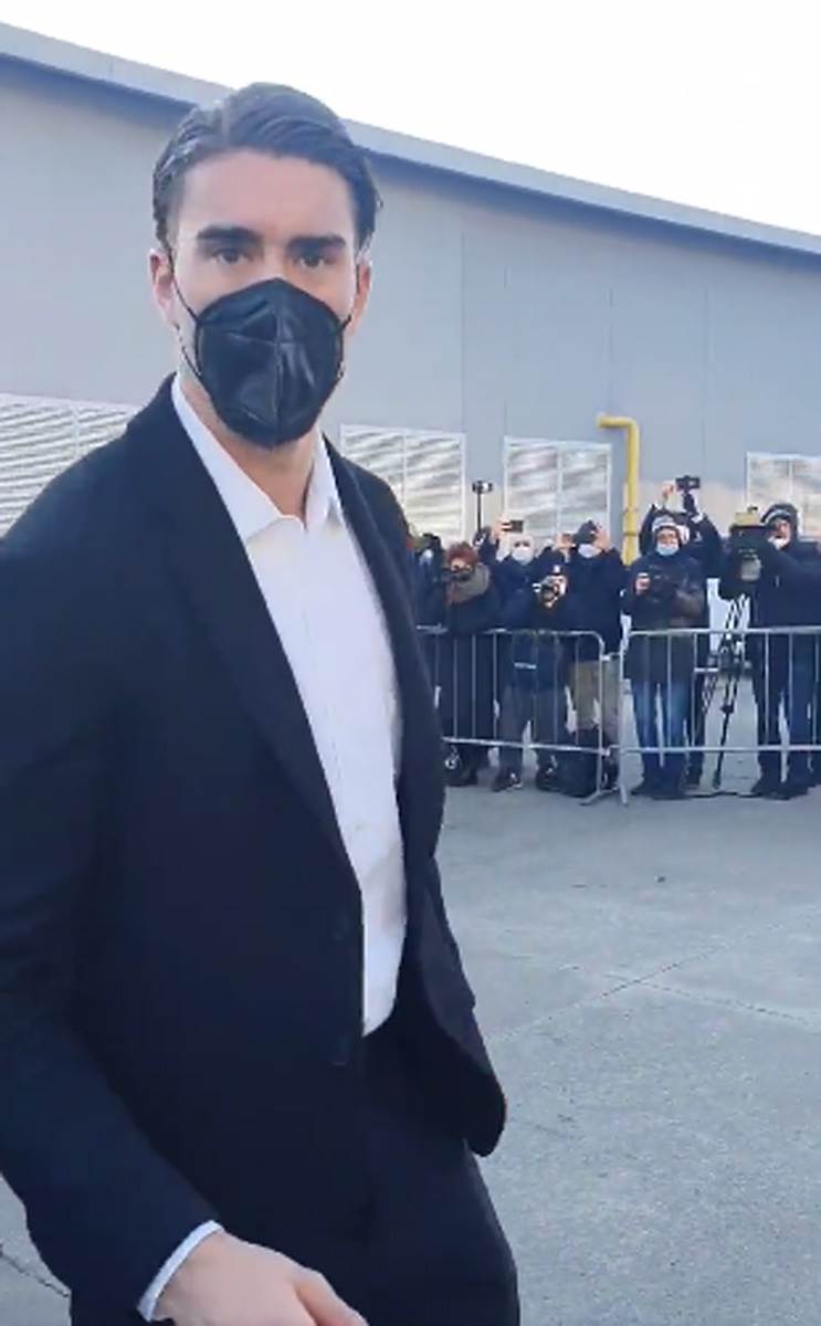 Dušan Vlahović stigao u Juventus (11).jpg