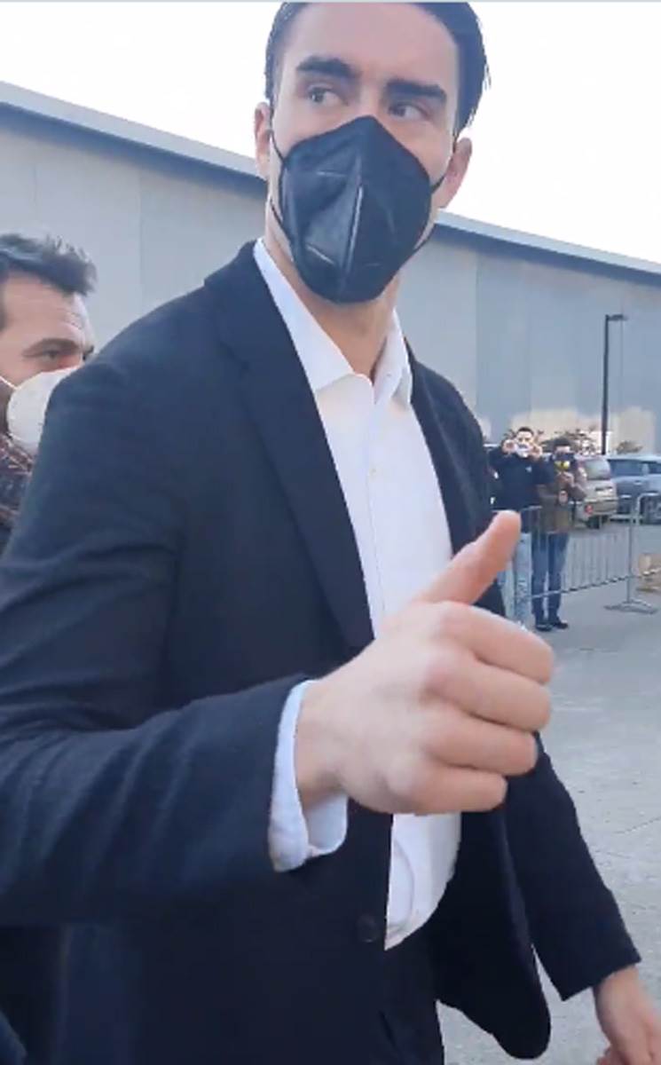 Dušan Vlahović stigao u Juventus (12).jpg