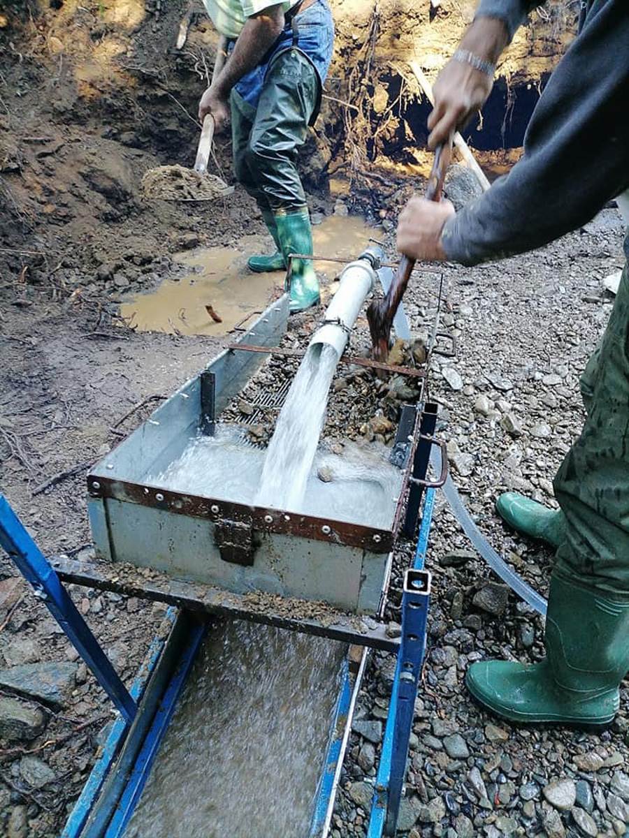 Kopanje Zlata (2).jpg