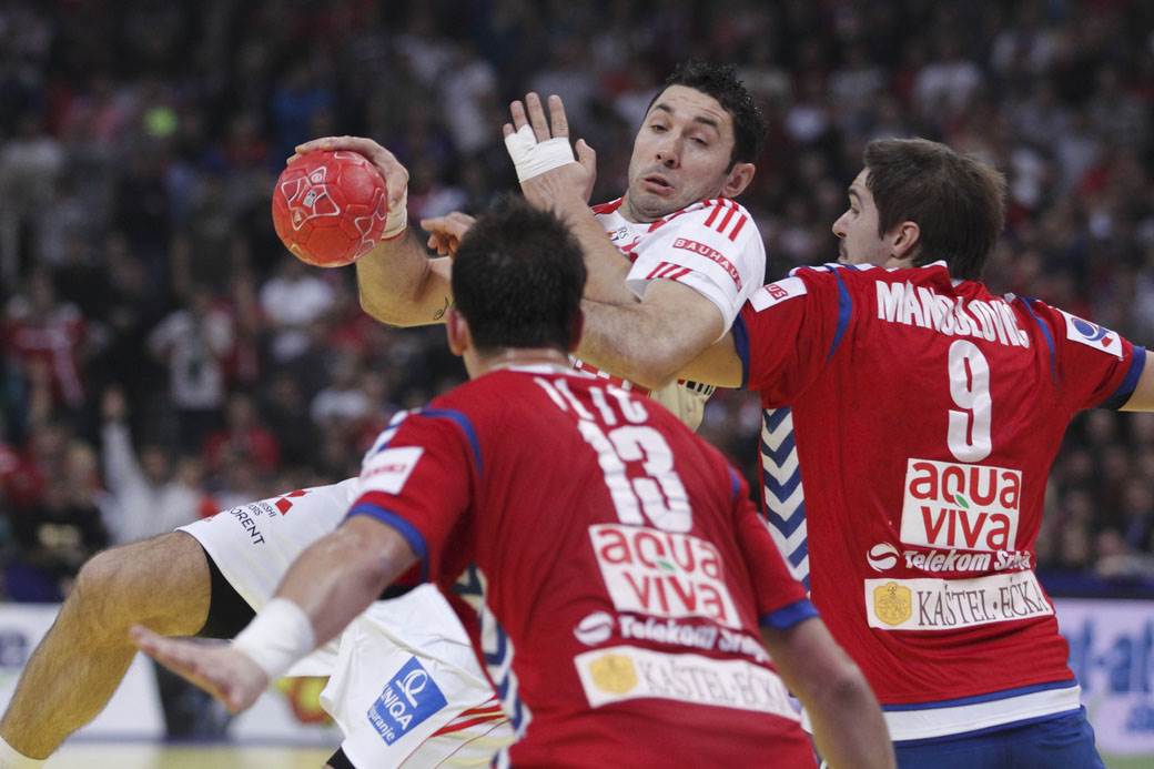Srbija Hrvatska rukomet 2012 13.jpg