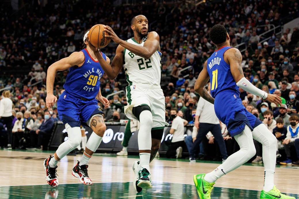 nba denver milvoki 3.jpg