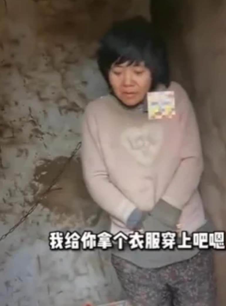 Kina majka u lancima 3.jpg