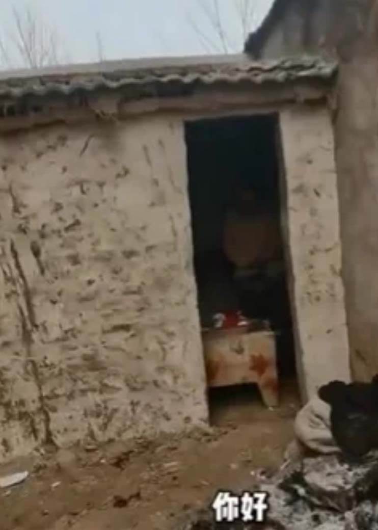 Kina majka u lancima 4.jpg