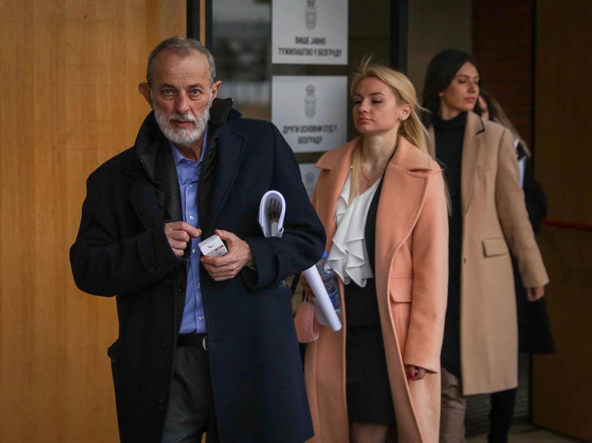 Mika Aleksić izlazi iz suda (4).jpg