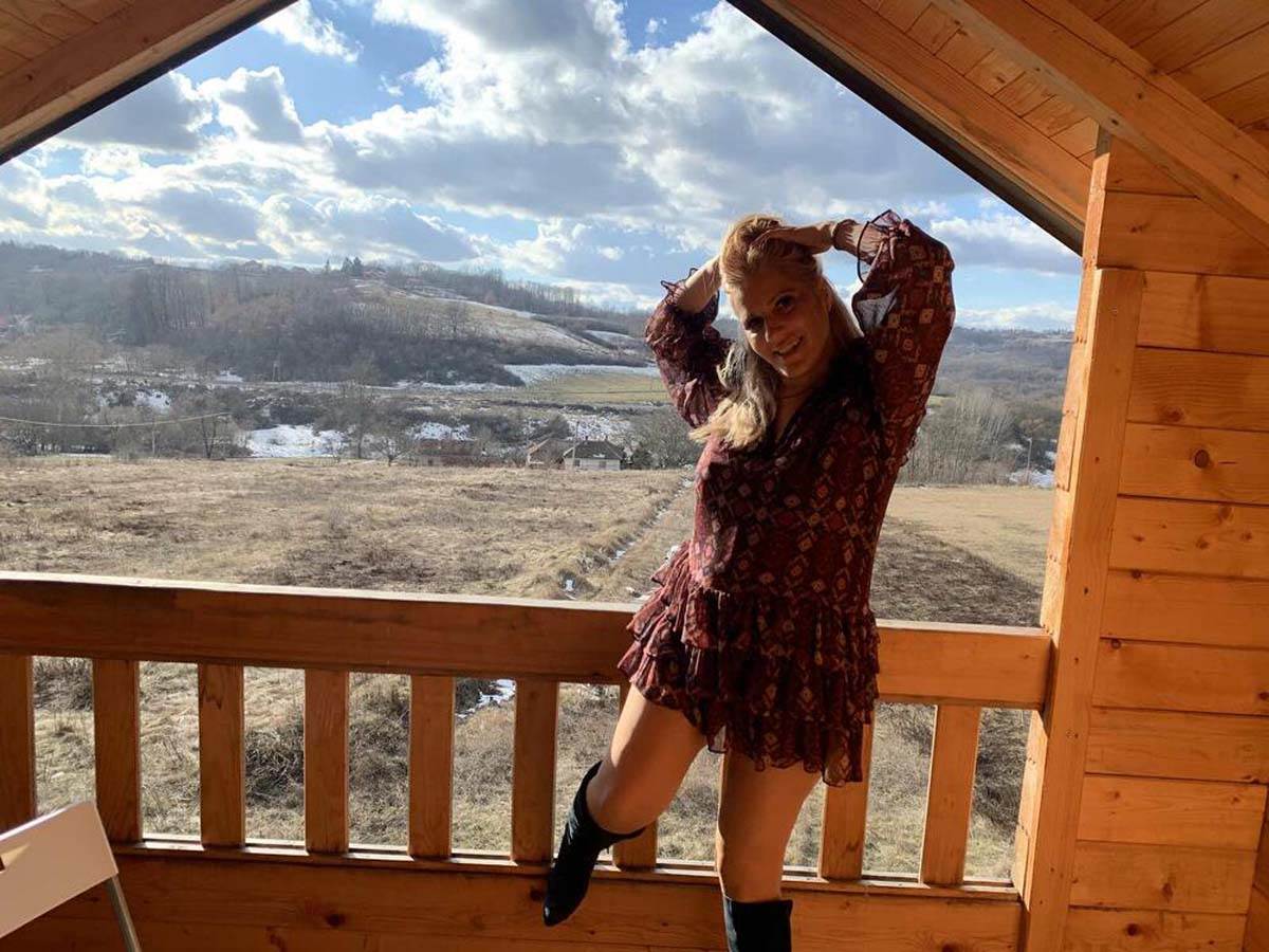 Jelena Golubović, kuća, planina (7).jpg