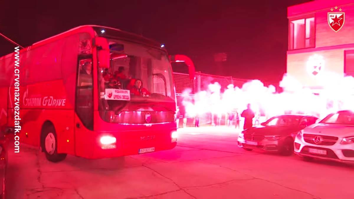 Doček Crvene Zvezde prilikom povratka sa priprema, Crvena Zvezda (8).jpg