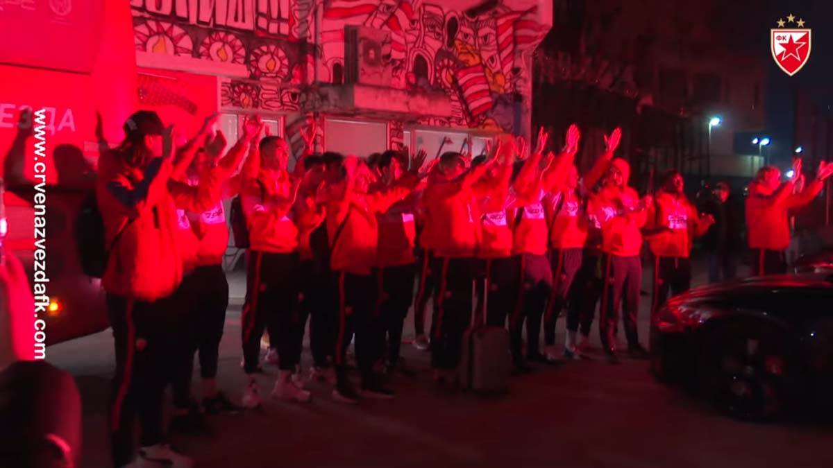 Doček Crvene Zvezde prilikom povratka sa priprema, Crvena Zvezda (13).jpg