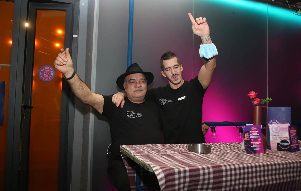 Karaoke veče sa Radom Vasić u BARu (17).jpg