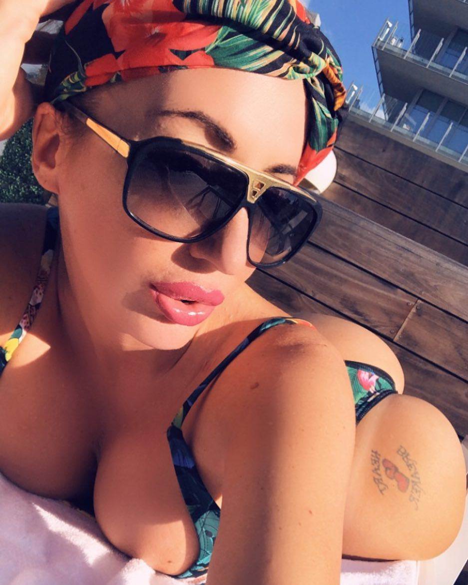 Rišel Rajan nudi seks Džou Barou NFL igraču