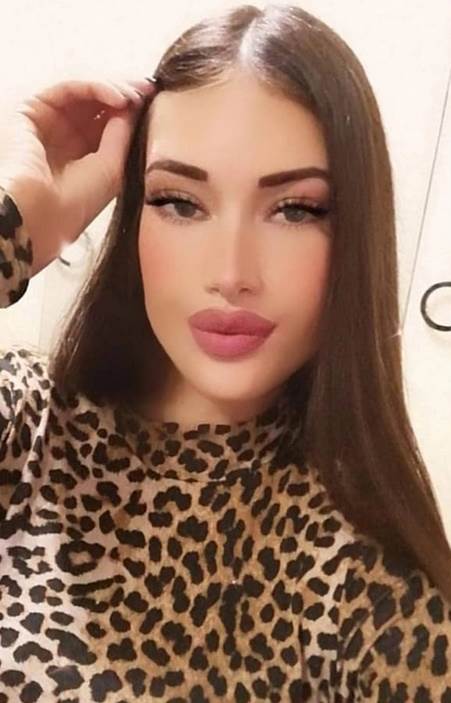 Sandra Meduza pere kola i pleše