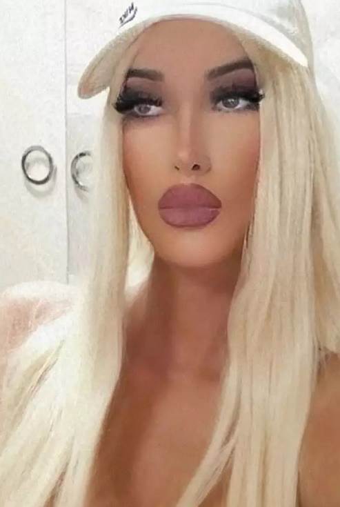 Sandra Meduza pere kola i pleše