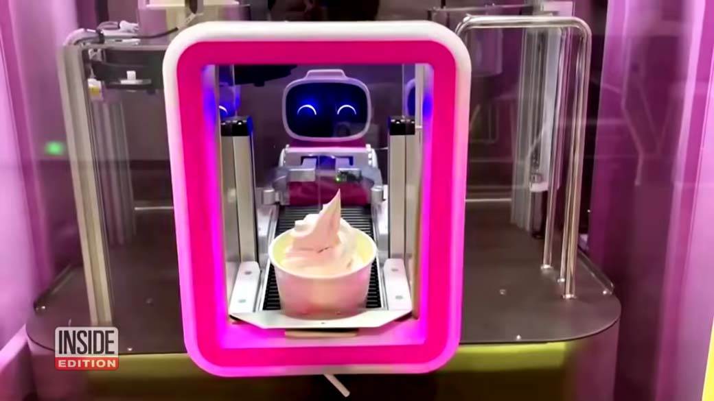 Robot služi na olimpijskim igrama Peking (4).jpg