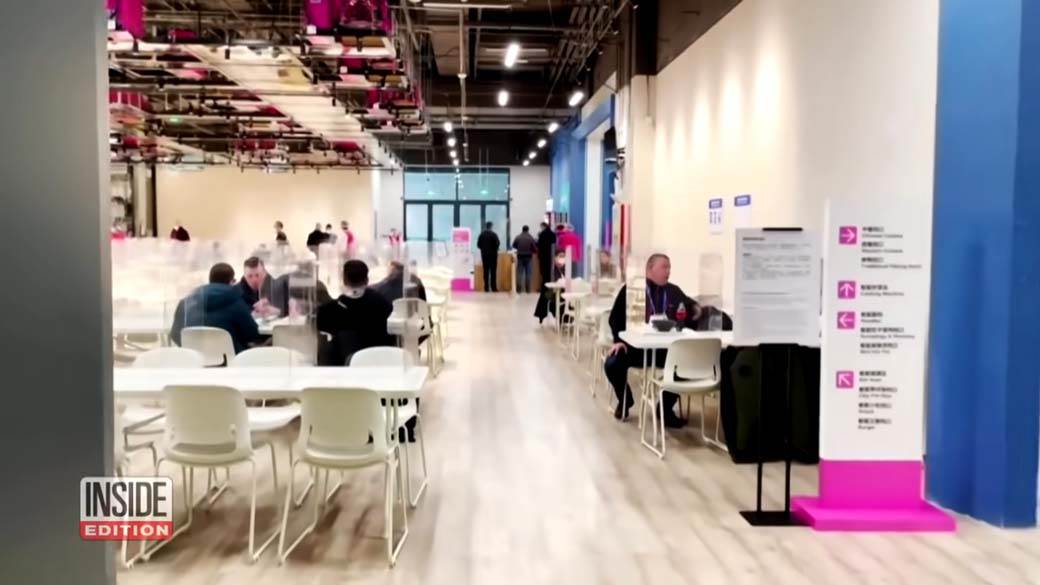 Robot služi na olimpijskim igrama Peking (5).jpg