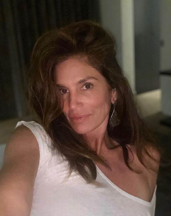 Svi pričaju o nesređenim slikama Sindi Kraford