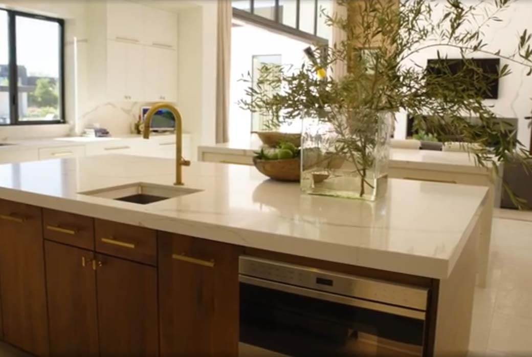 Raskinuli Kendal Džener i Devin Buker