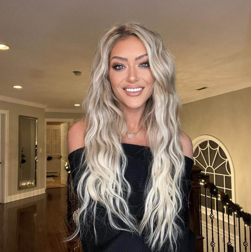 Zgodnu mamu kritikuju zbog oblačenja