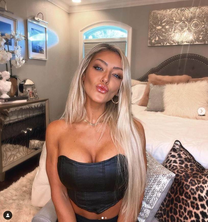 Zgodnu mamu kritikuju zbog oblačenja