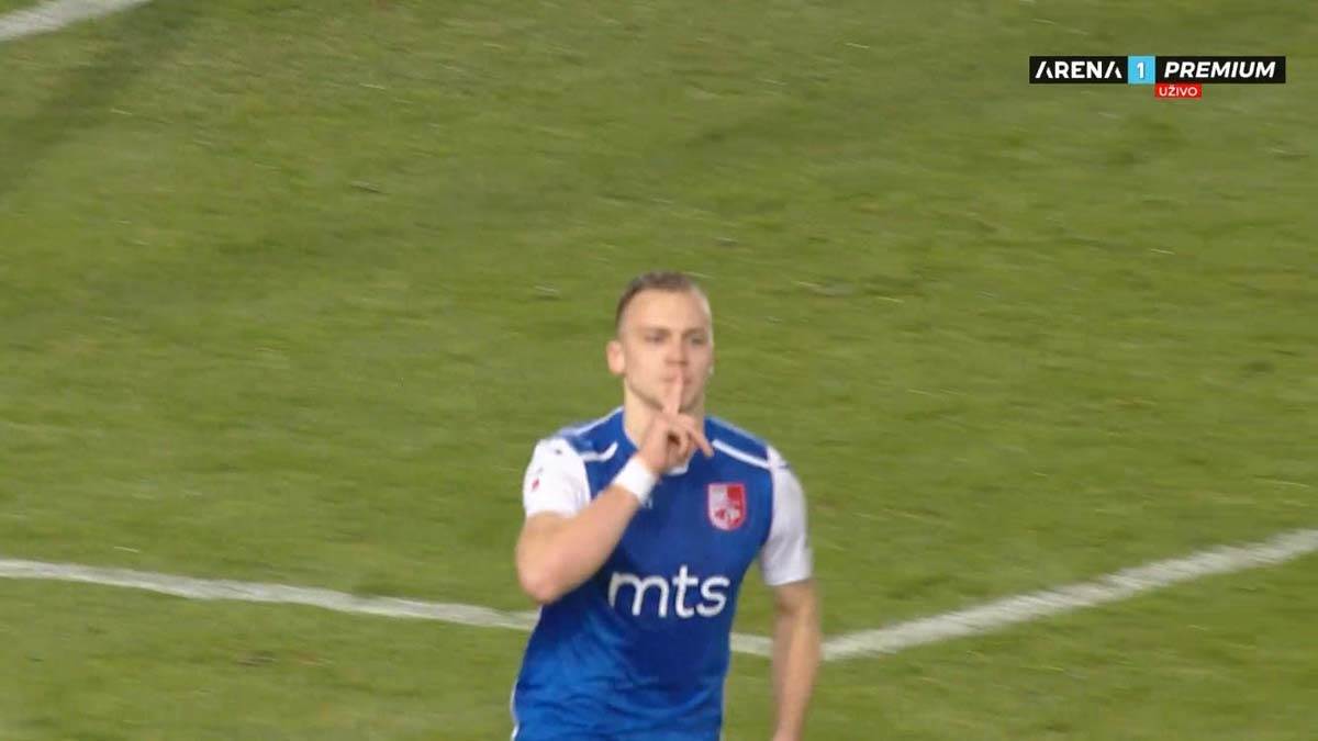 Haos na utakmici Zvezda-Radnički (3).jpg