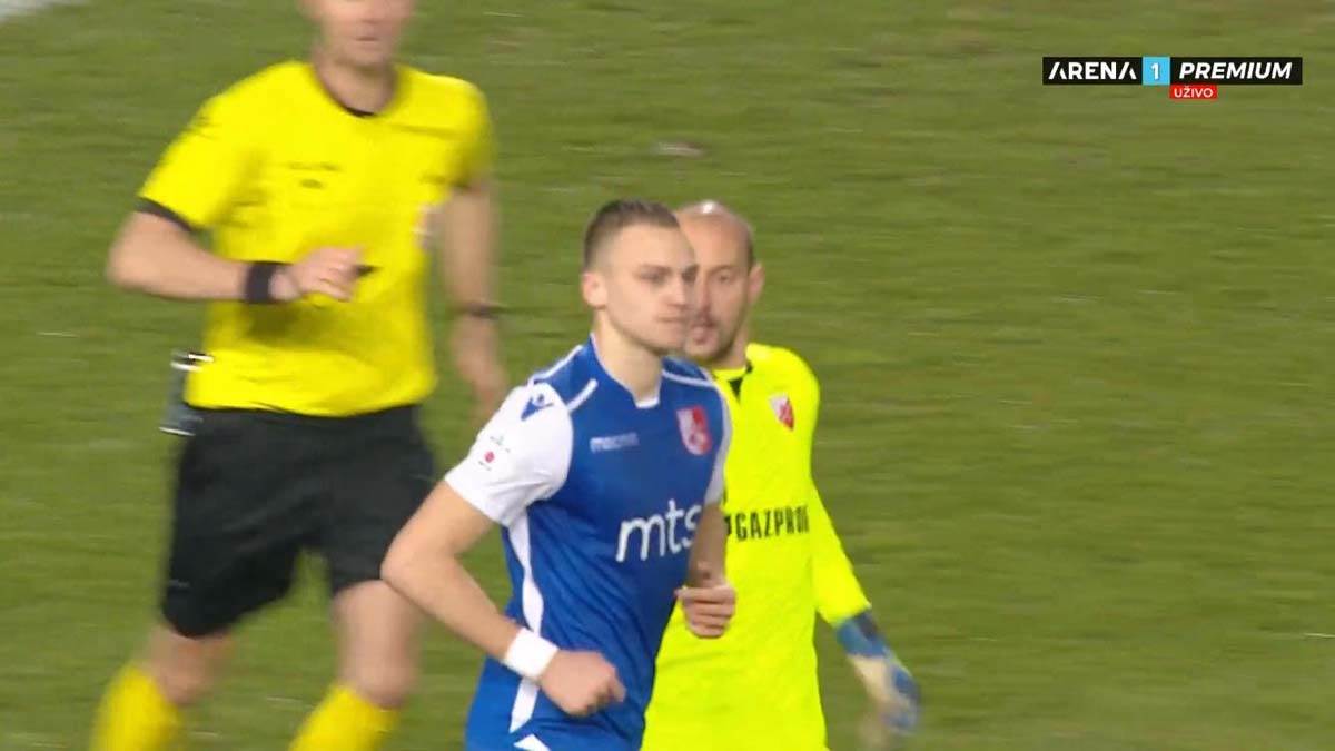 Haos na utakmici Zvezda-Radnički (6).jpg