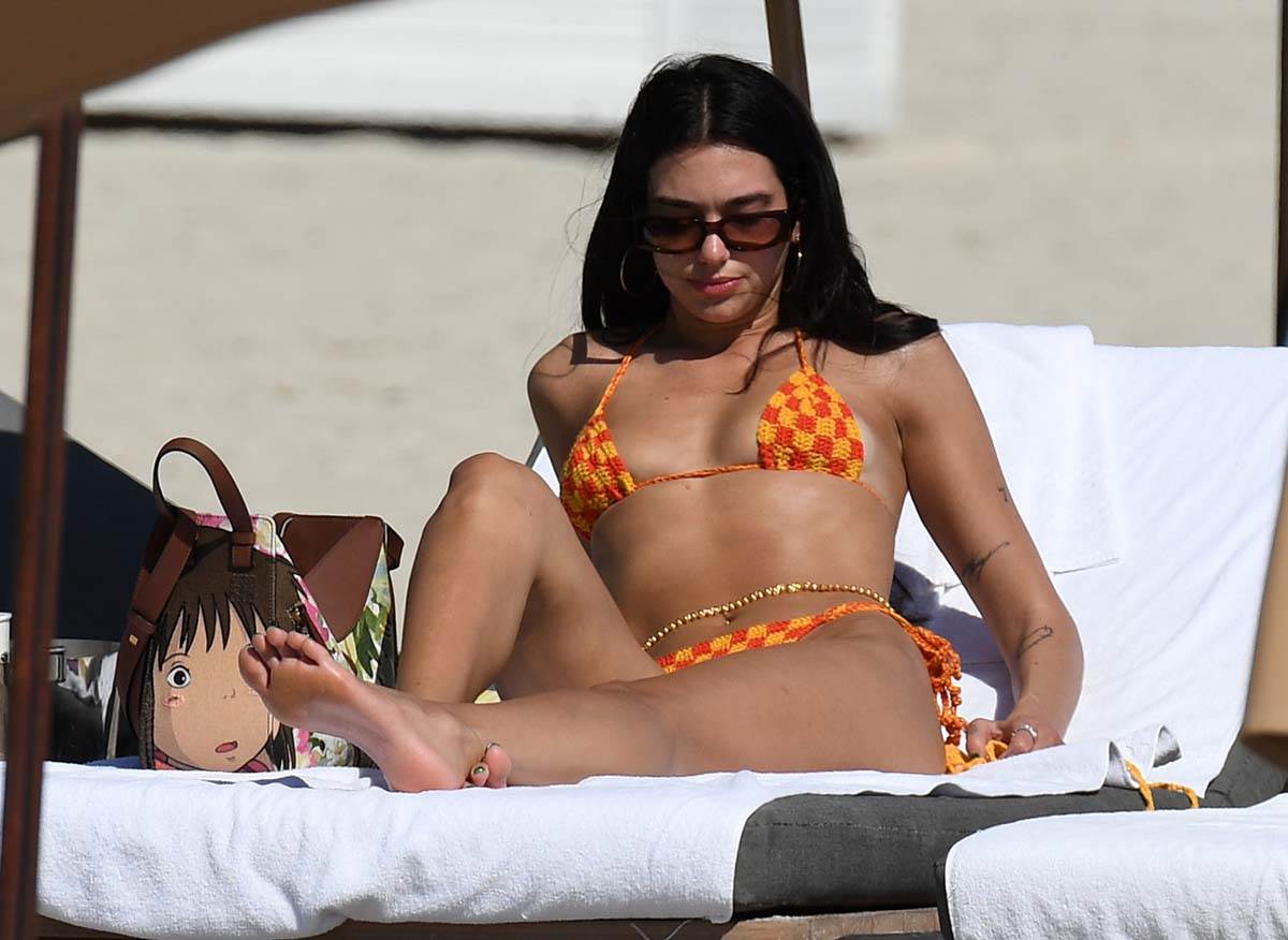 Dua Lipa, Kupaći, Plaža (5).jpg