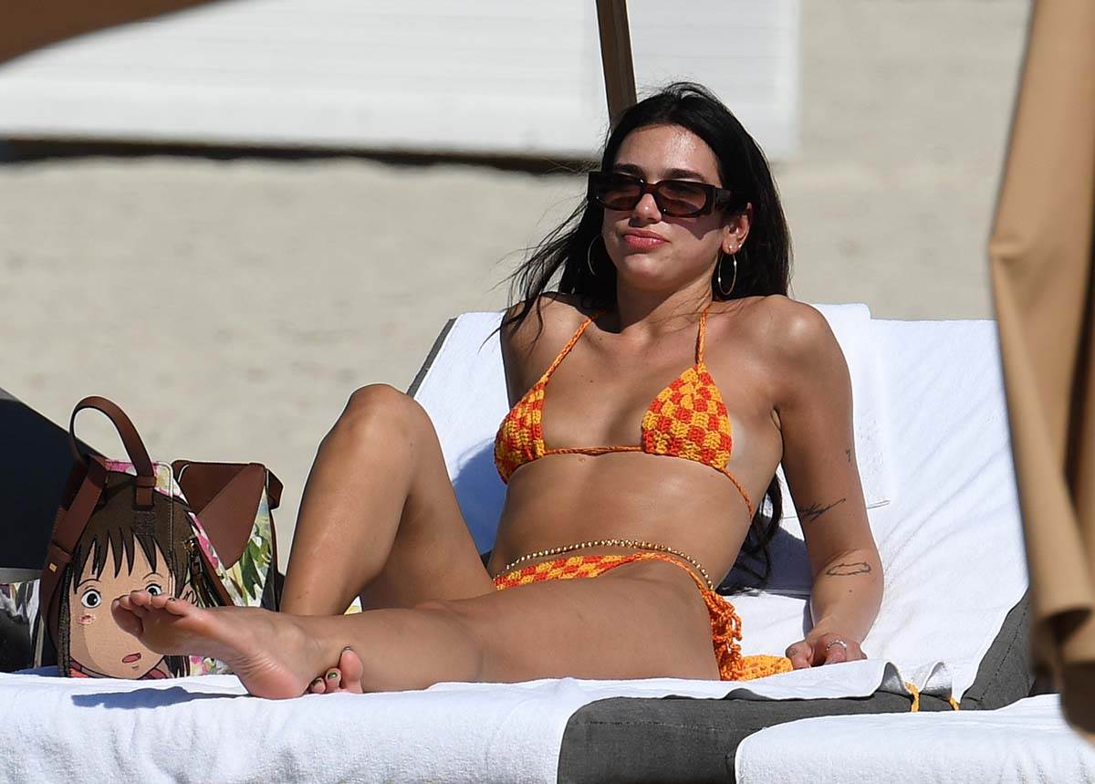 Dua Lipa, Kupaći, Plaža (6).jpg